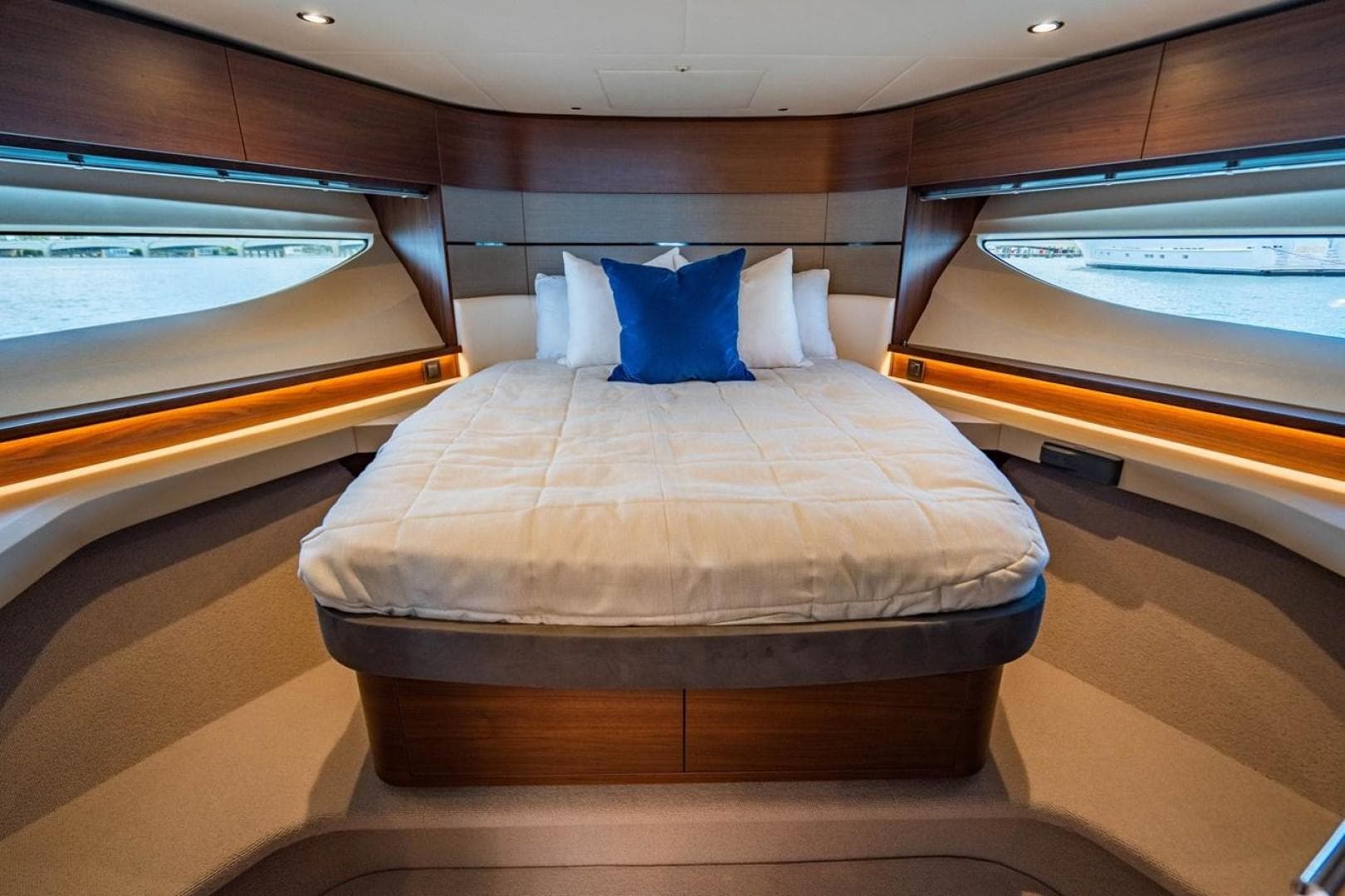 2020 Princess V60 — photo 25