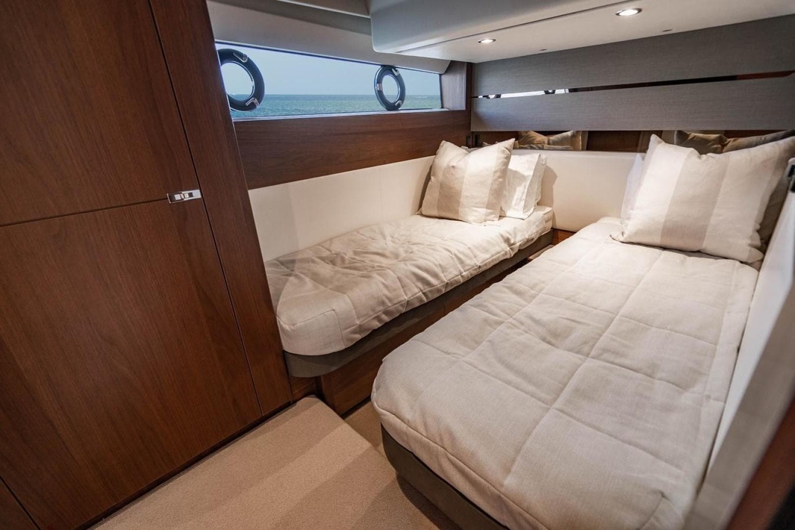 2020 Princess V60 — photo 27