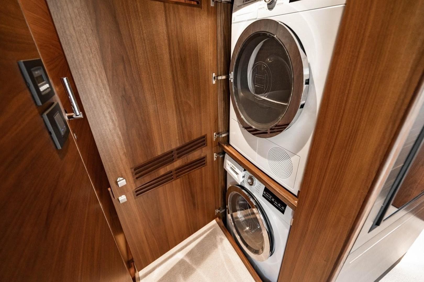 2020 Princess V60 — photo 28