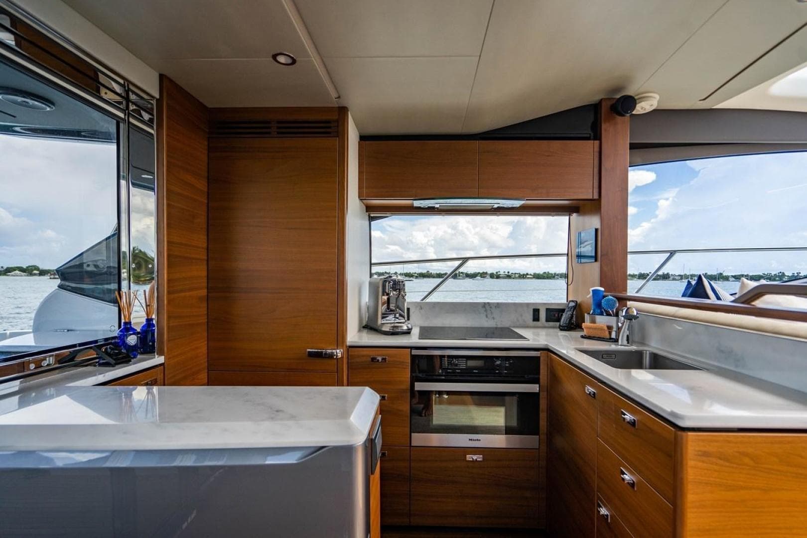 2020 Princess V60 — photo 24