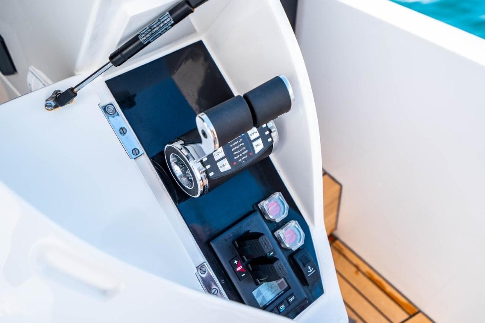 2020 Princess V60 — photo 19