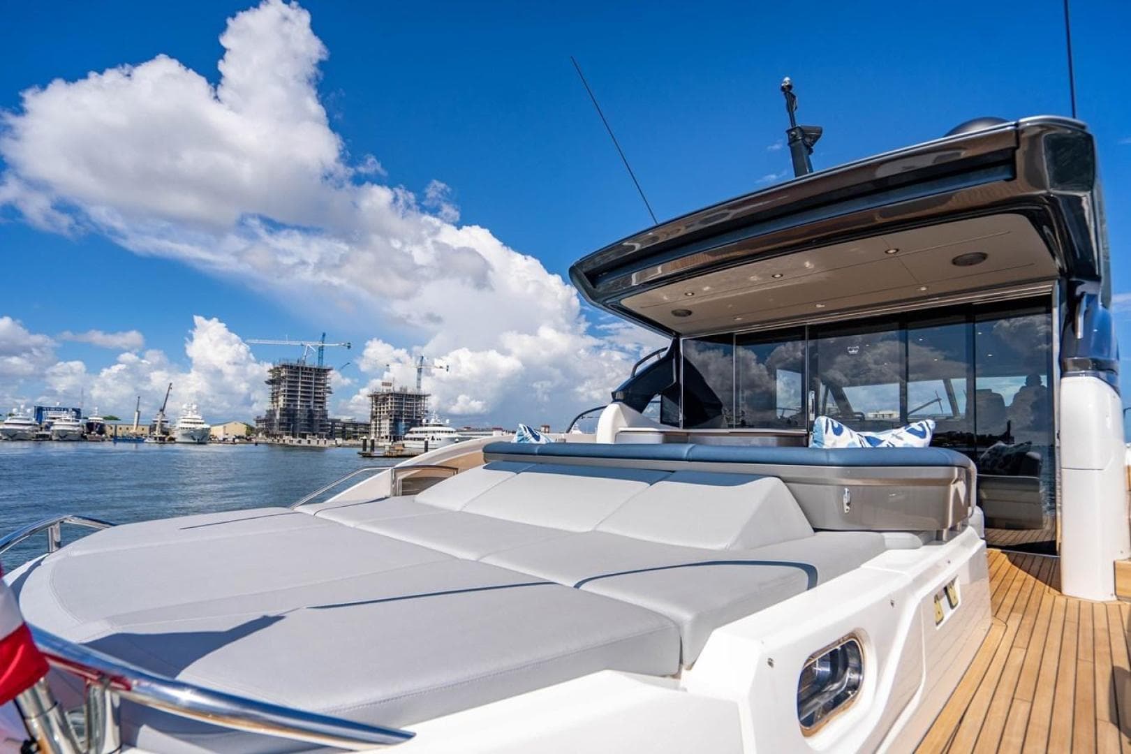 2020 Princess V60 — photo 13