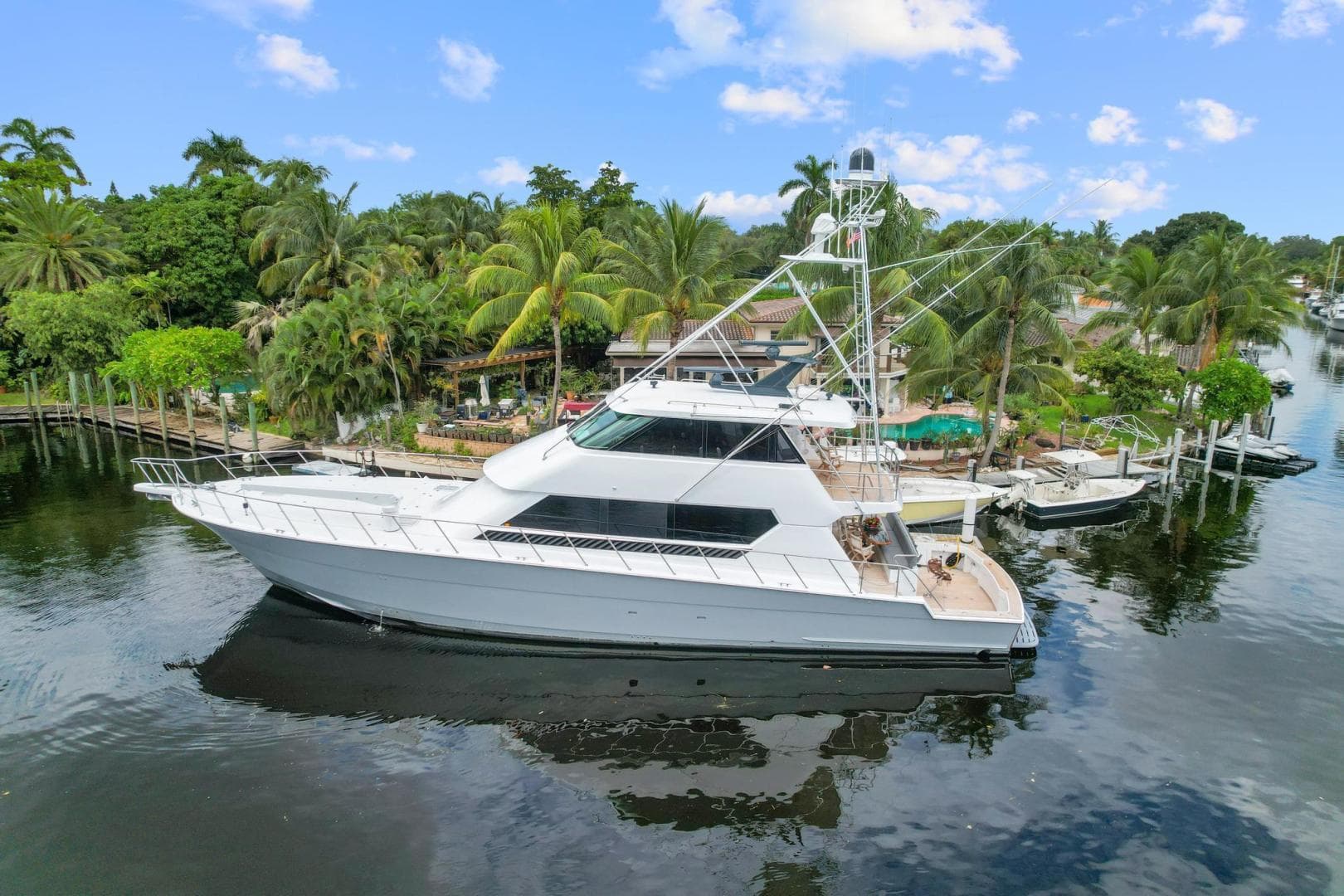1998 Hatteras 82 Convertible — photo 3