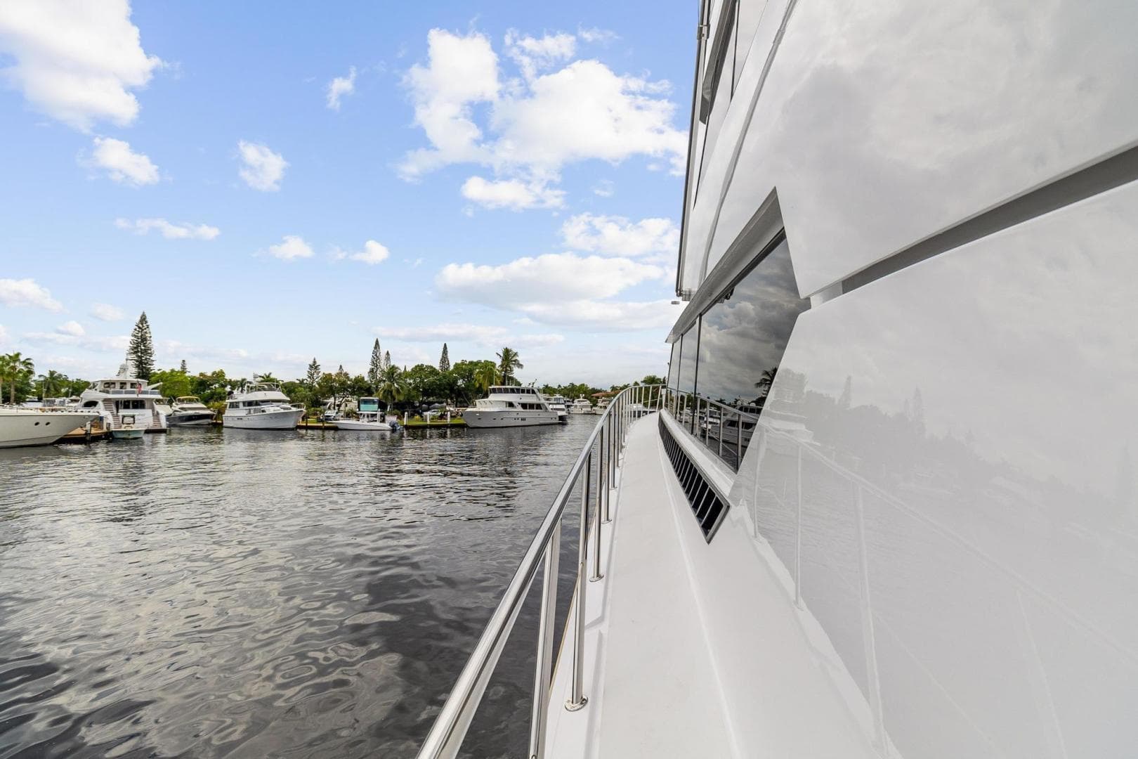 1998 Hatteras 82 Convertible — photo 17