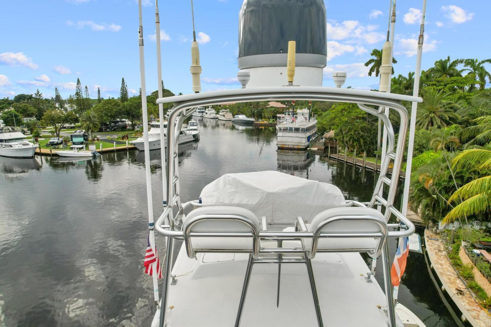 1998 Hatteras 82 Convertible — photo 12