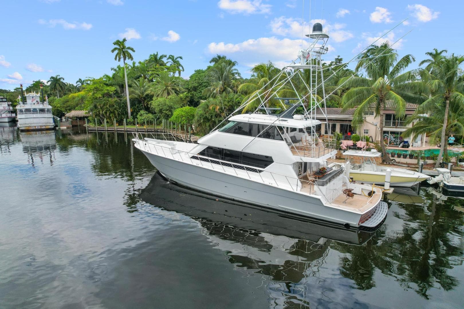 1998 Hatteras 82 Convertible — photo 4