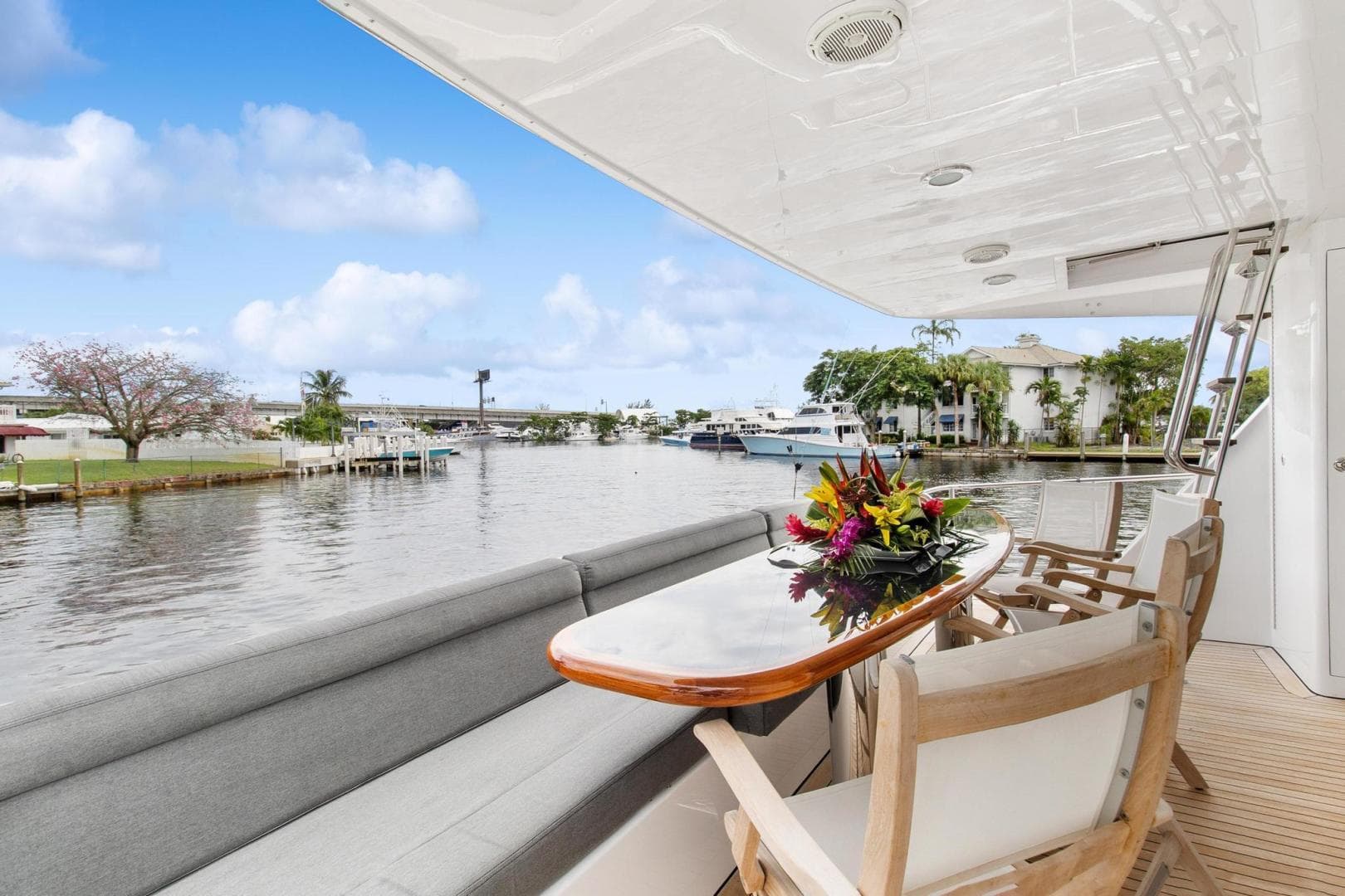 1998 Hatteras 82 Convertible — photo 44