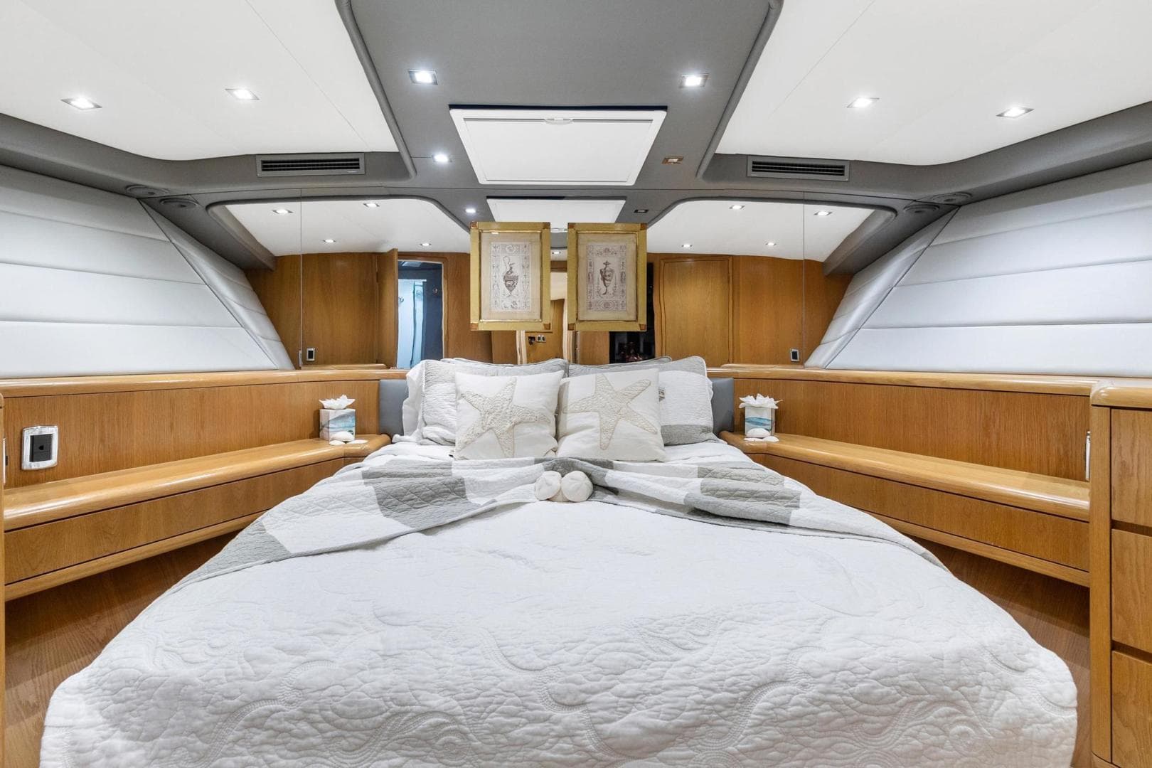 1998 Hatteras 82 Convertible — photo 54