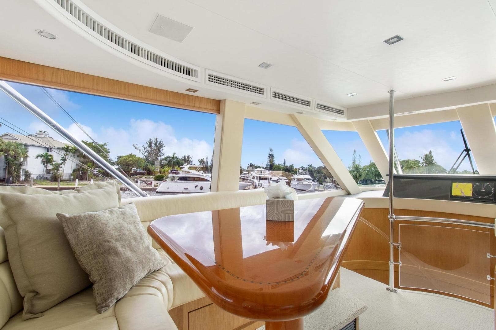 1998 Hatteras 82 Convertible — photo 26