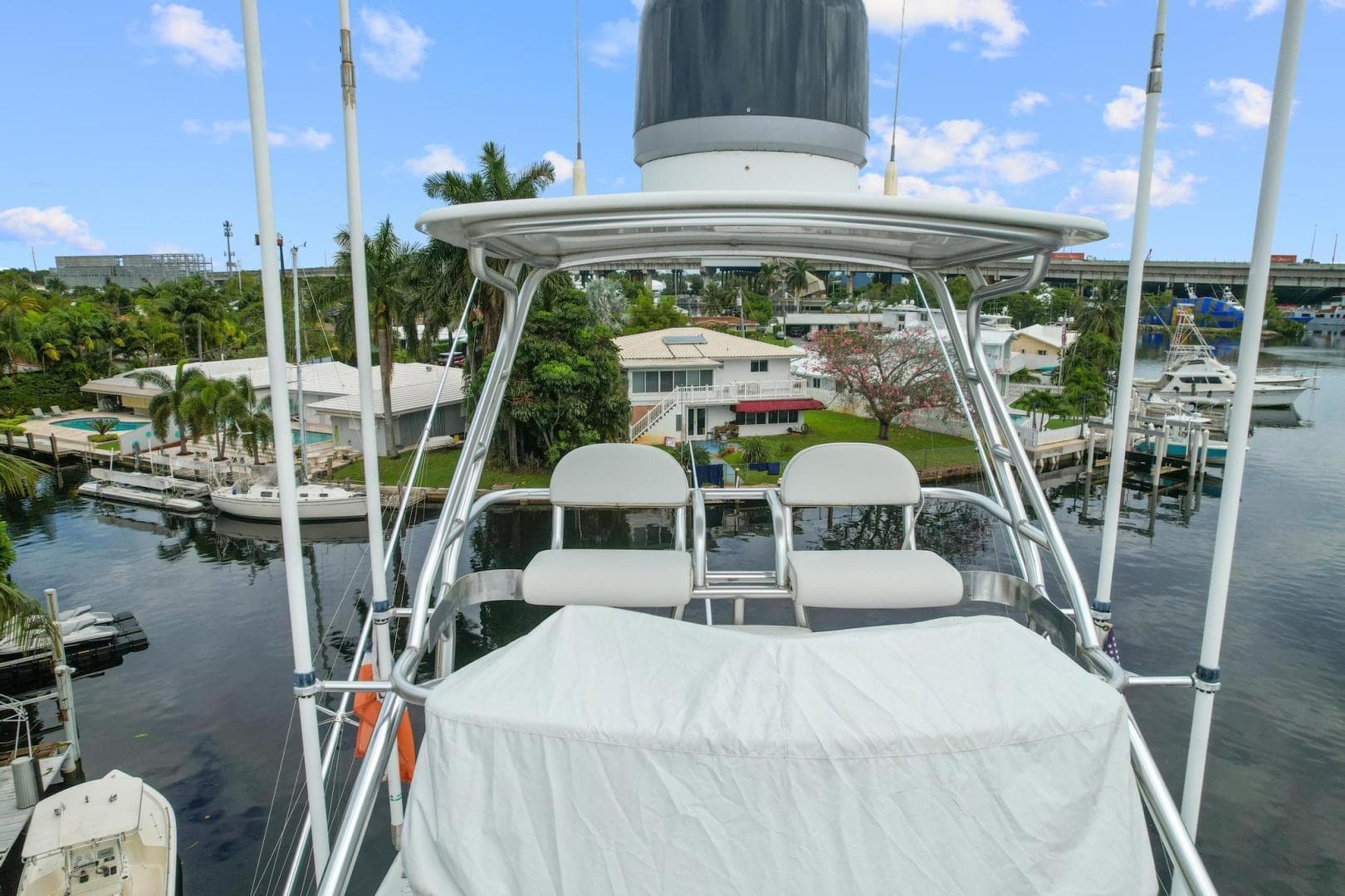 1998 Hatteras 82 Convertible — photo 13