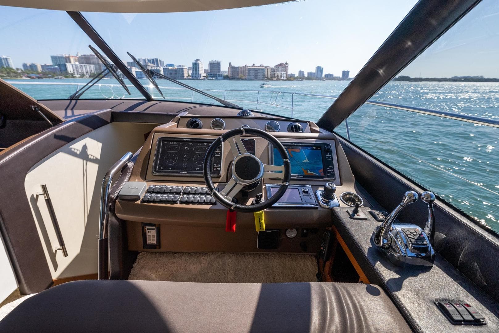 2016 Prestige 550 S — photo 31