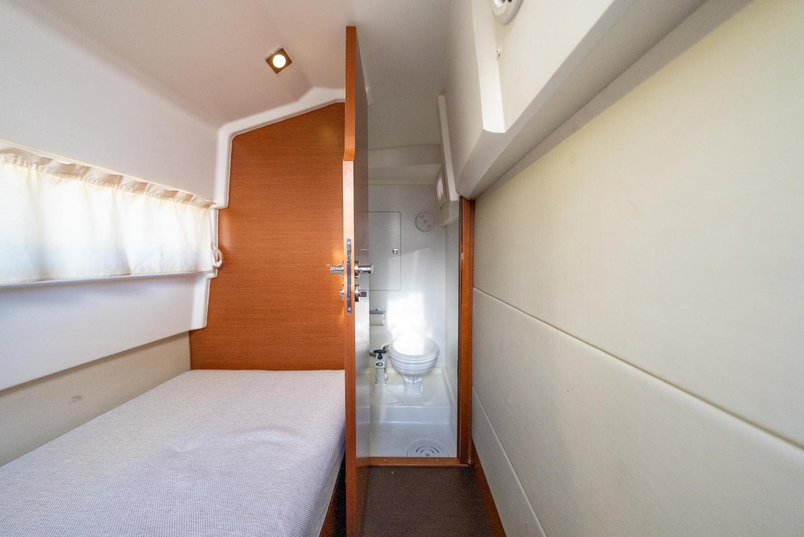 2016 Prestige 550 S — photo 42