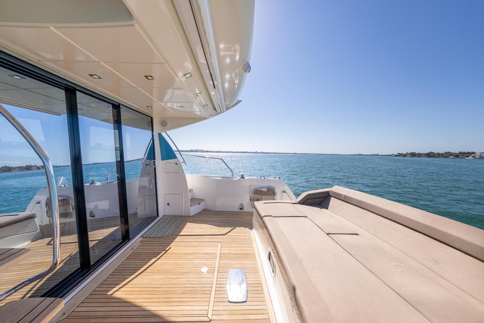 2016 Prestige 550 S — photo 16