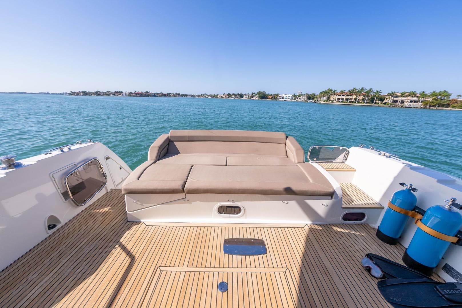 2016 Prestige 550 S — photo 12