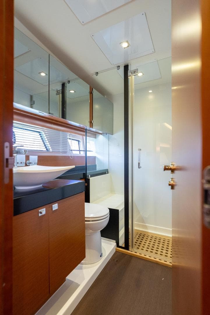 2016 Prestige 550 S — photo 38