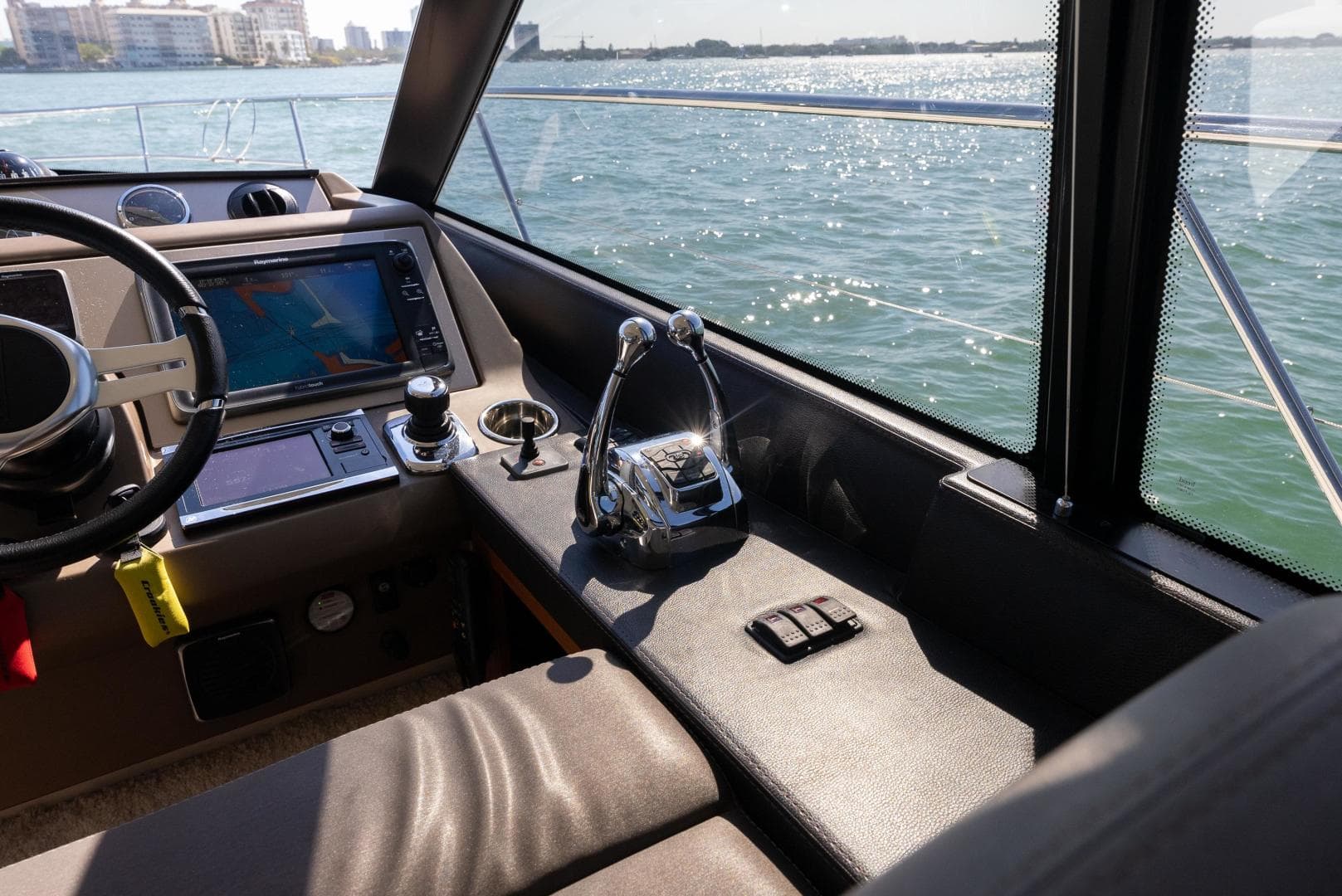 2016 Prestige 550 S — photo 32