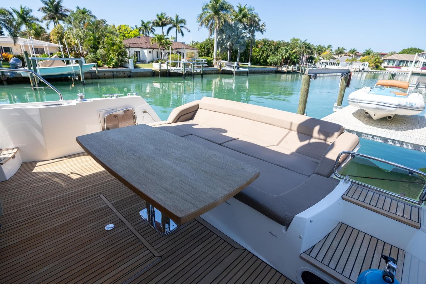 2016 Prestige 550 S — photo 18