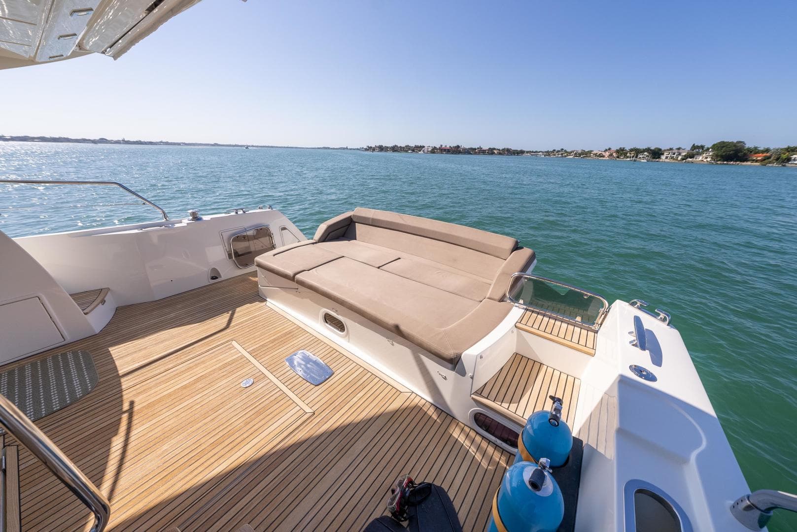 2016 Prestige 550 S — photo 11