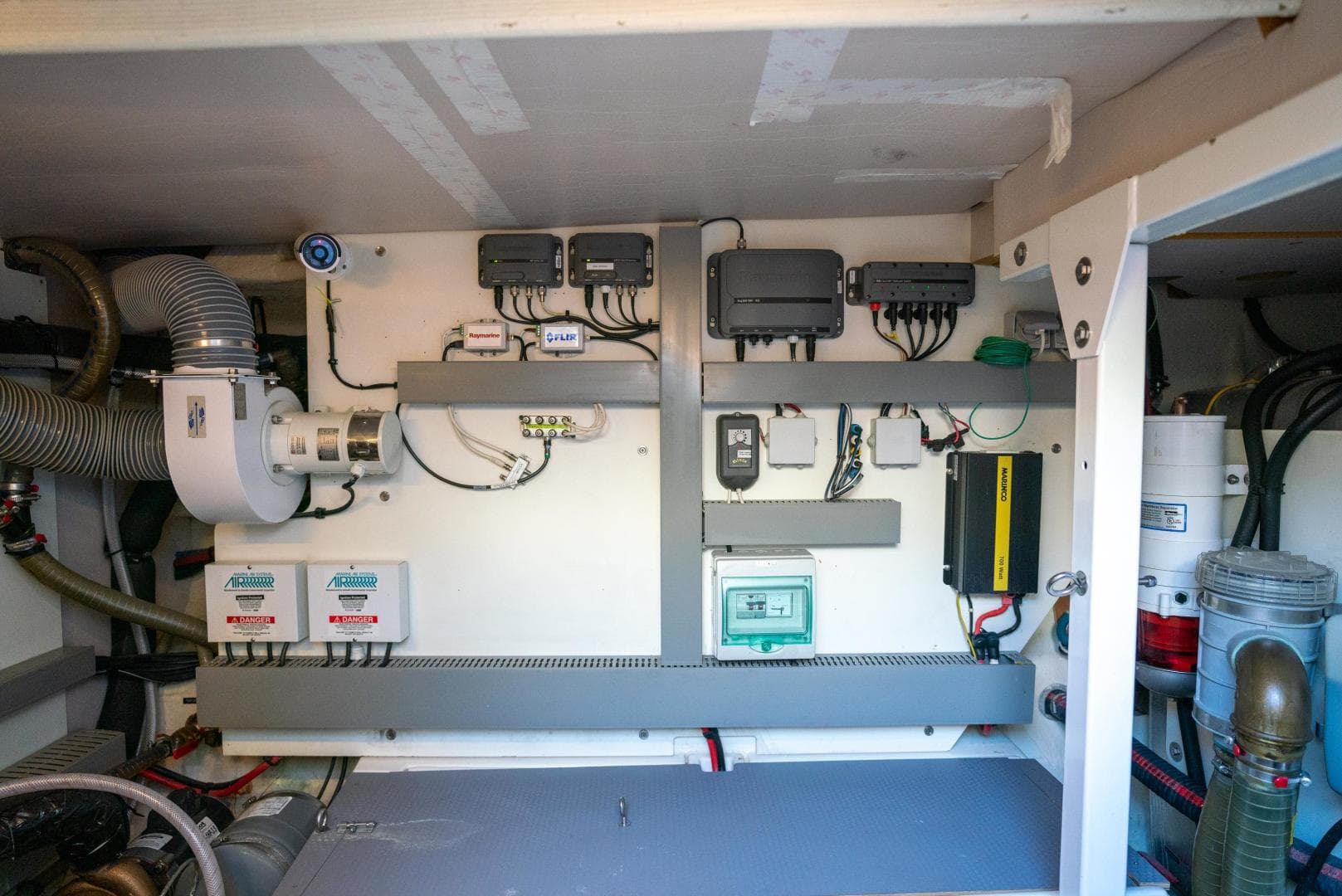 2016 Prestige 550 S — photo 45