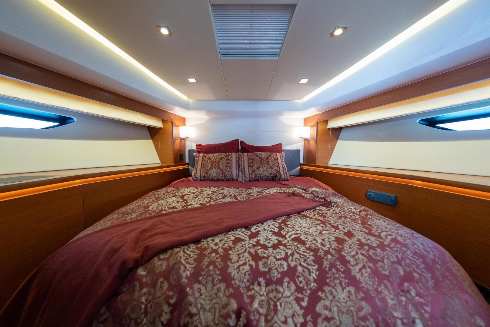 2016 Prestige 550 S — photo 37