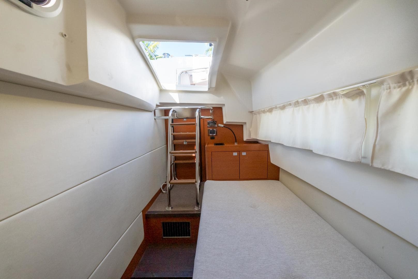 2016 Prestige 550 S — photo 41