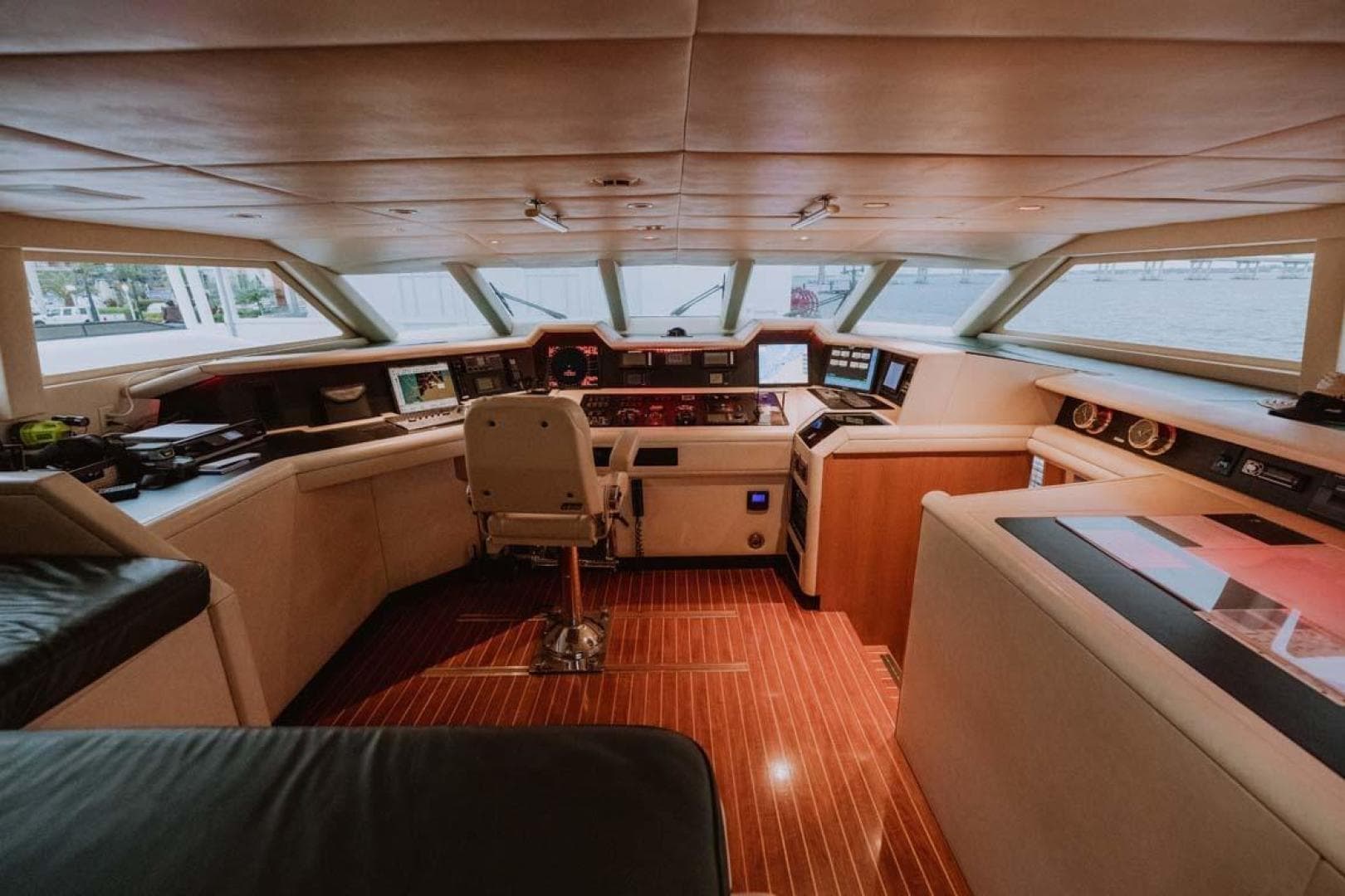 1995 Broward Raised Pilothouse — photo 5