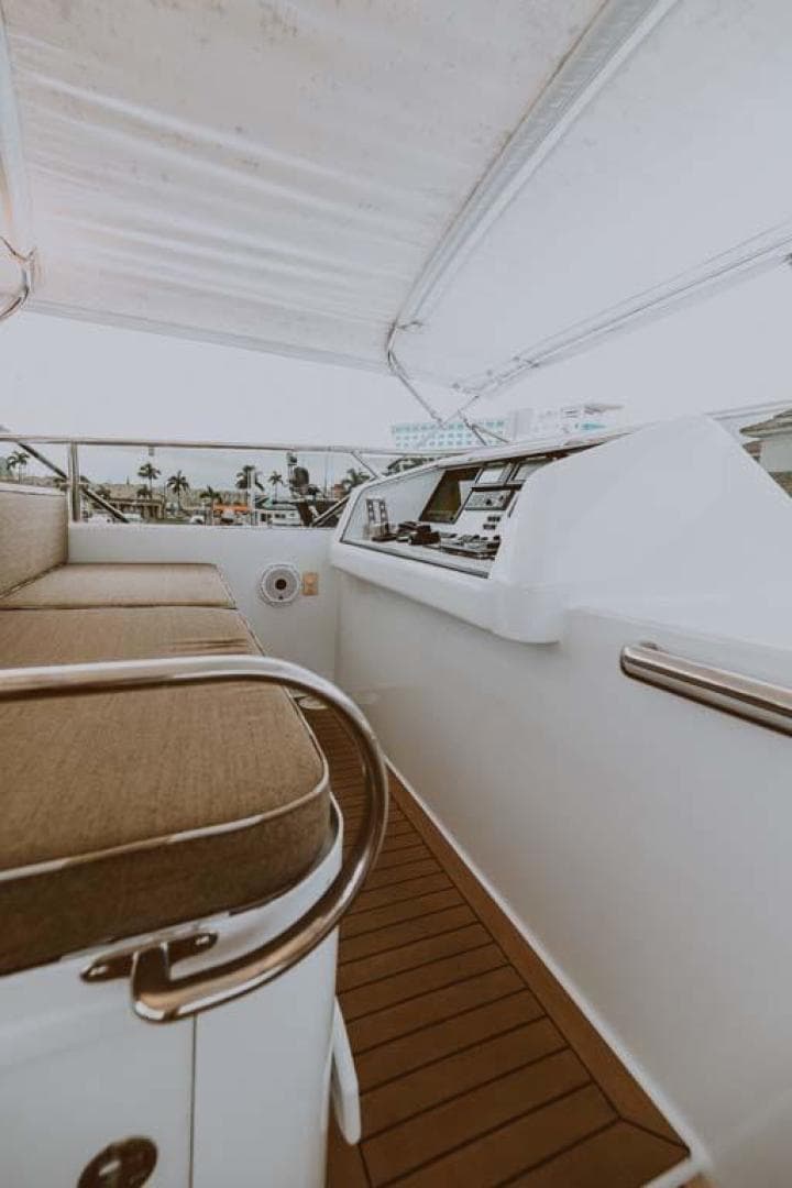 1995 Broward Raised Pilothouse — photo 73