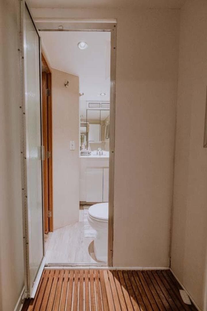 1995 Broward Raised Pilothouse — photo 68