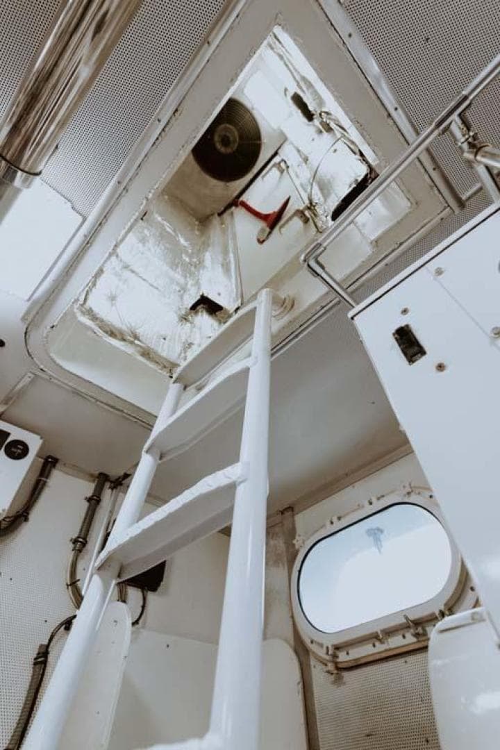 1995 Broward Raised Pilothouse — photo 88