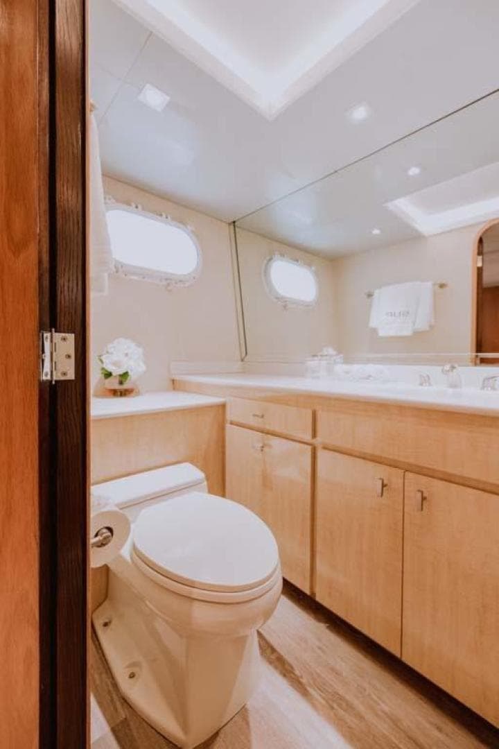 1995 Broward Raised Pilothouse — photo 57