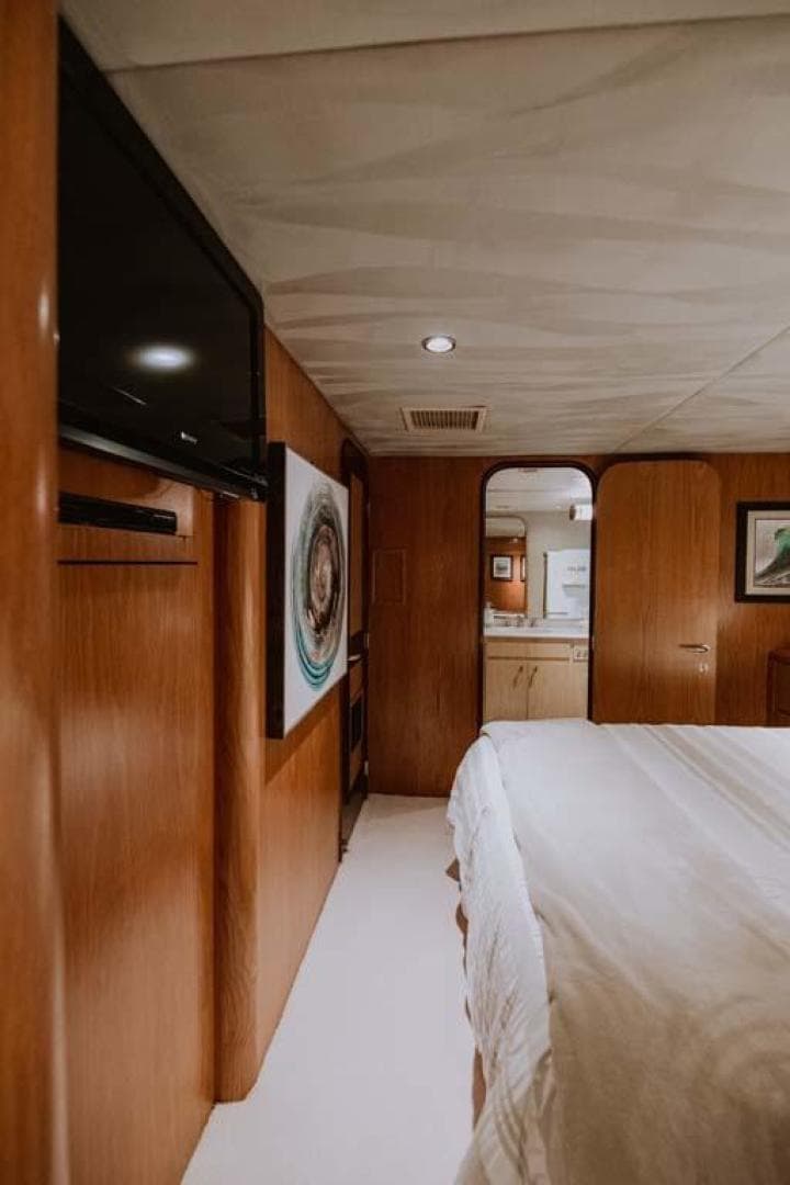1995 Broward Raised Pilothouse — photo 50