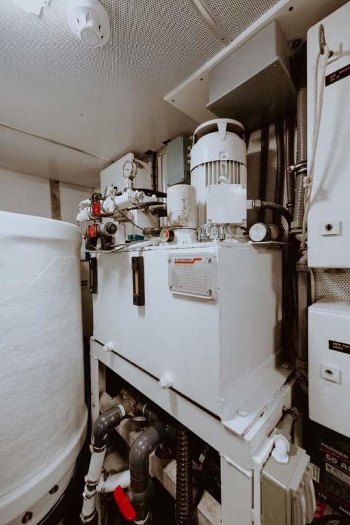 1995 Broward Raised Pilothouse — photo 89