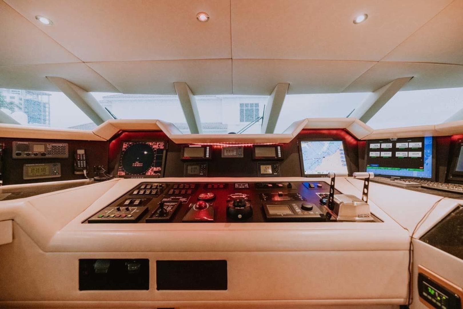 1995 Broward Raised Pilothouse — photo 4
