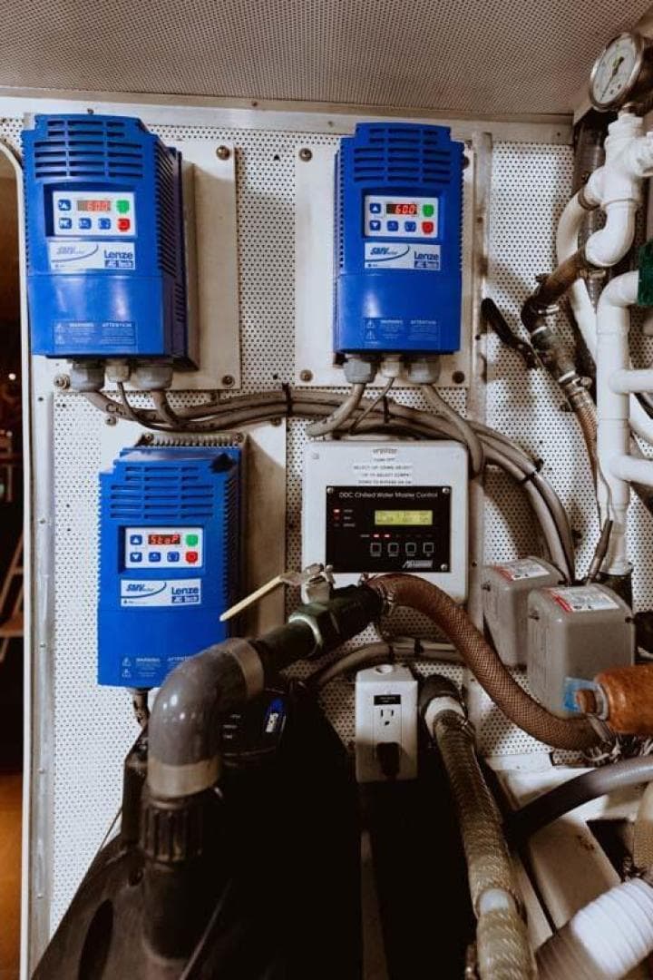 1995 Broward Raised Pilothouse — photo 87