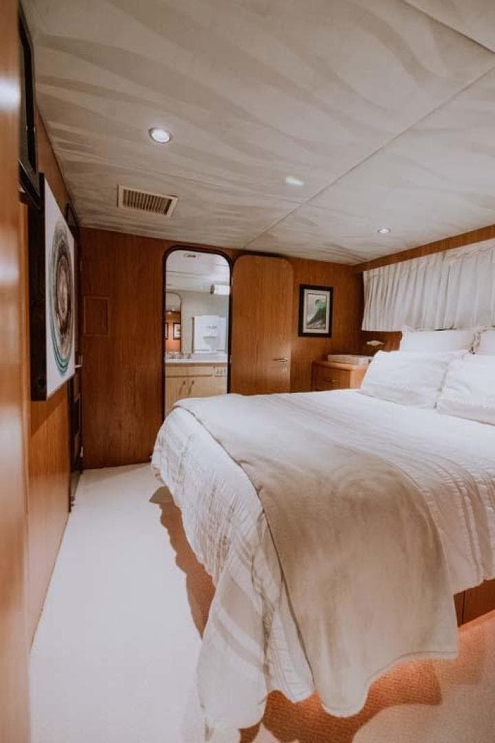 1995 Broward Raised Pilothouse — photo 49