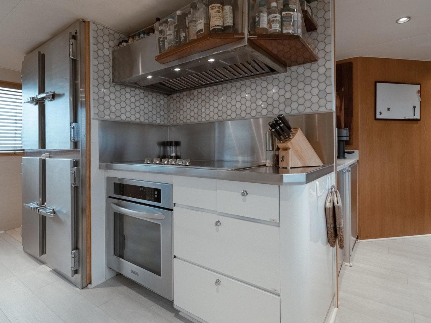 1995 Broward Raised Pilothouse — photo 24