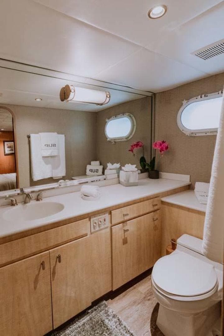 1995 Broward Raised Pilothouse — photo 52