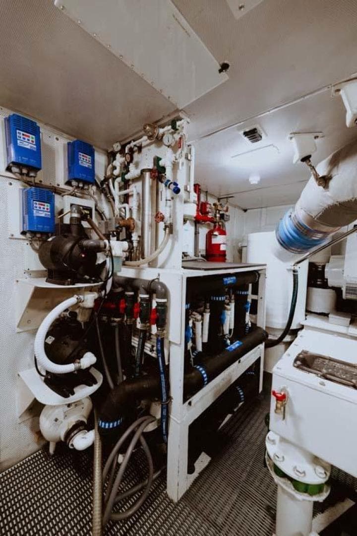 1995 Broward Raised Pilothouse — photo 85