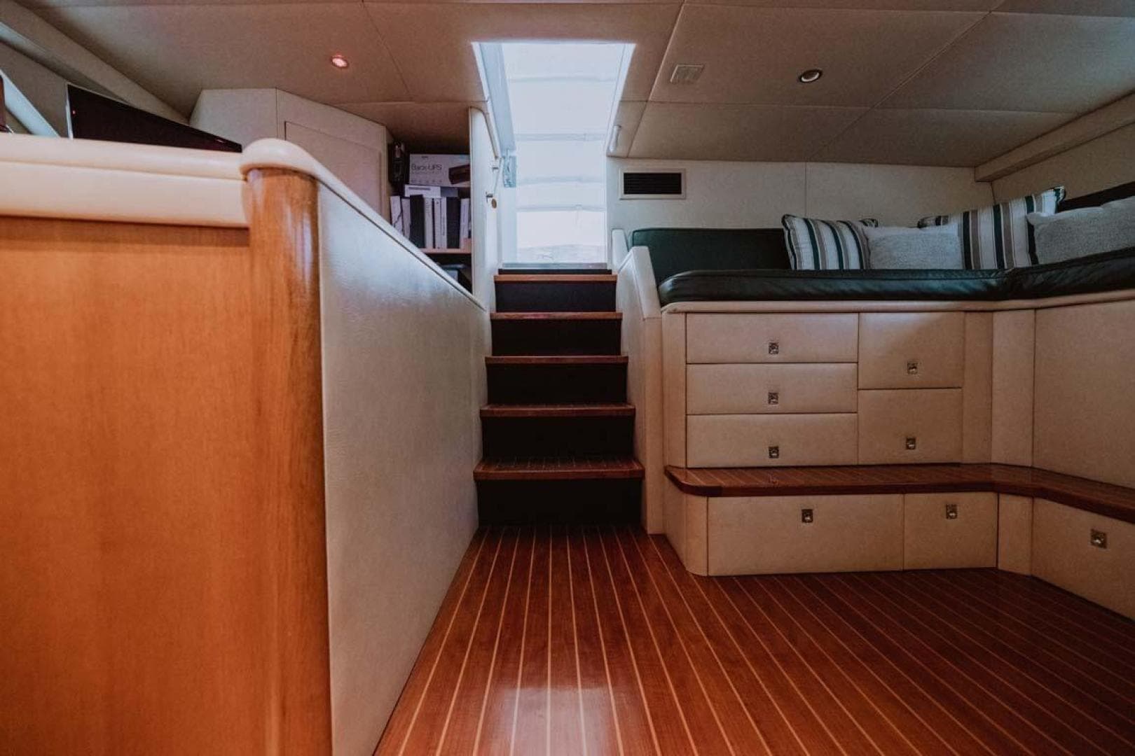 1995 Broward Raised Pilothouse — photo 6