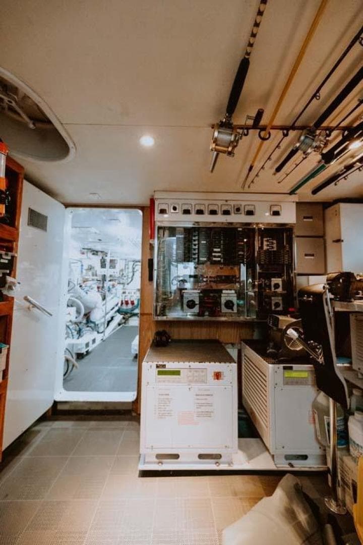 1995 Broward Raised Pilothouse — photo 90