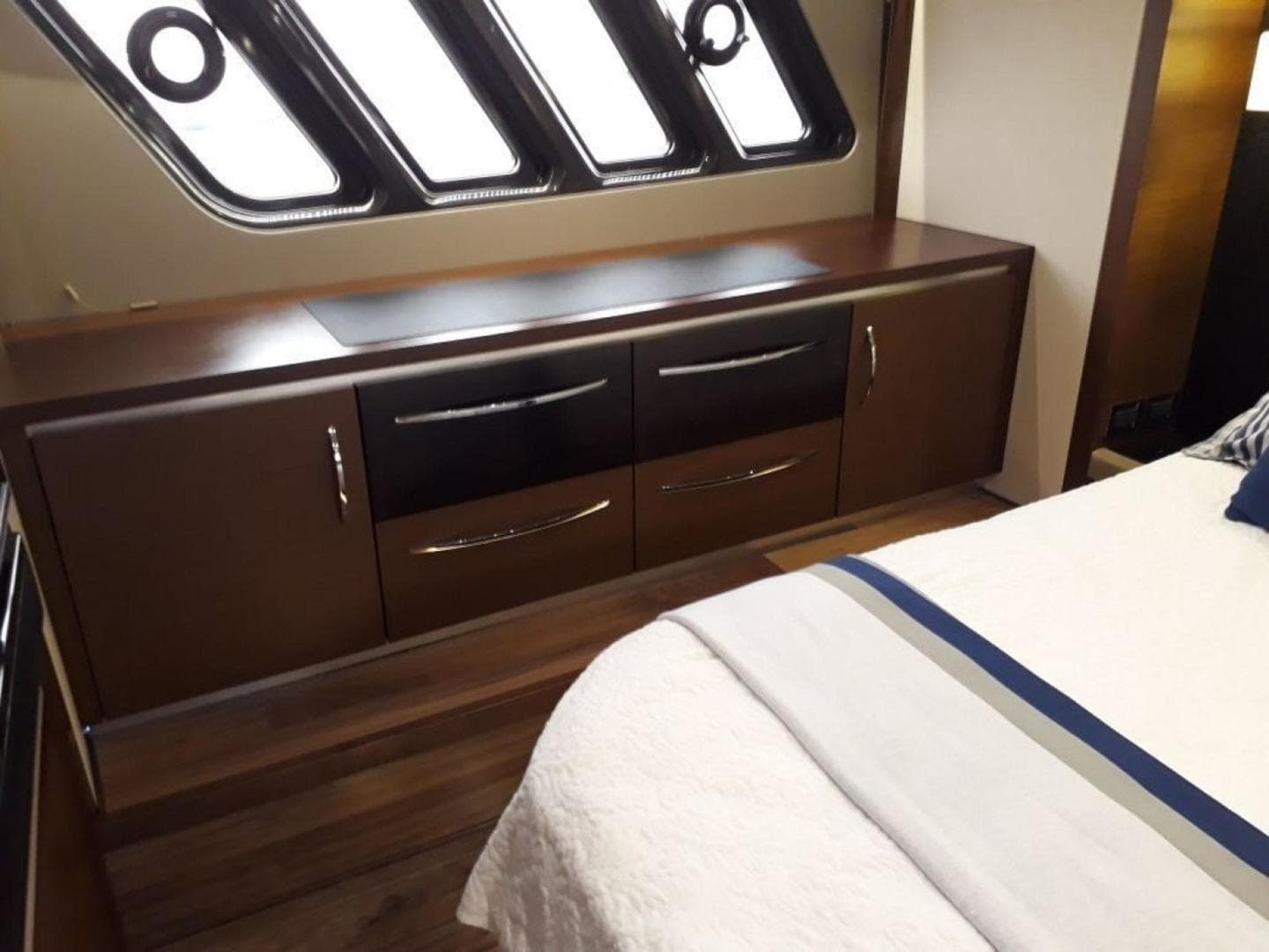 2016 Sea Ray L650 Fly — photo 17