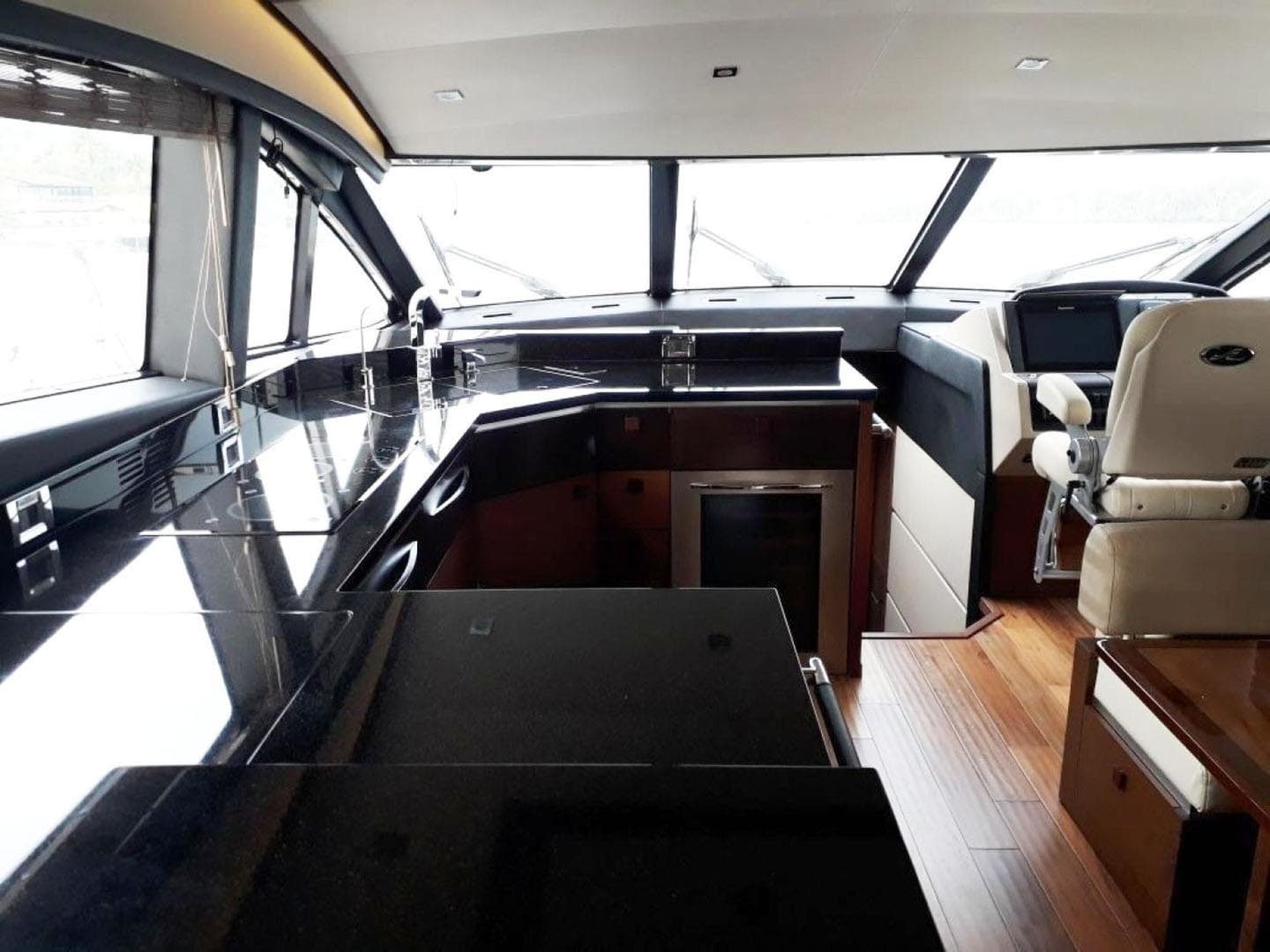 2016 Sea Ray L650 Fly — photo 12