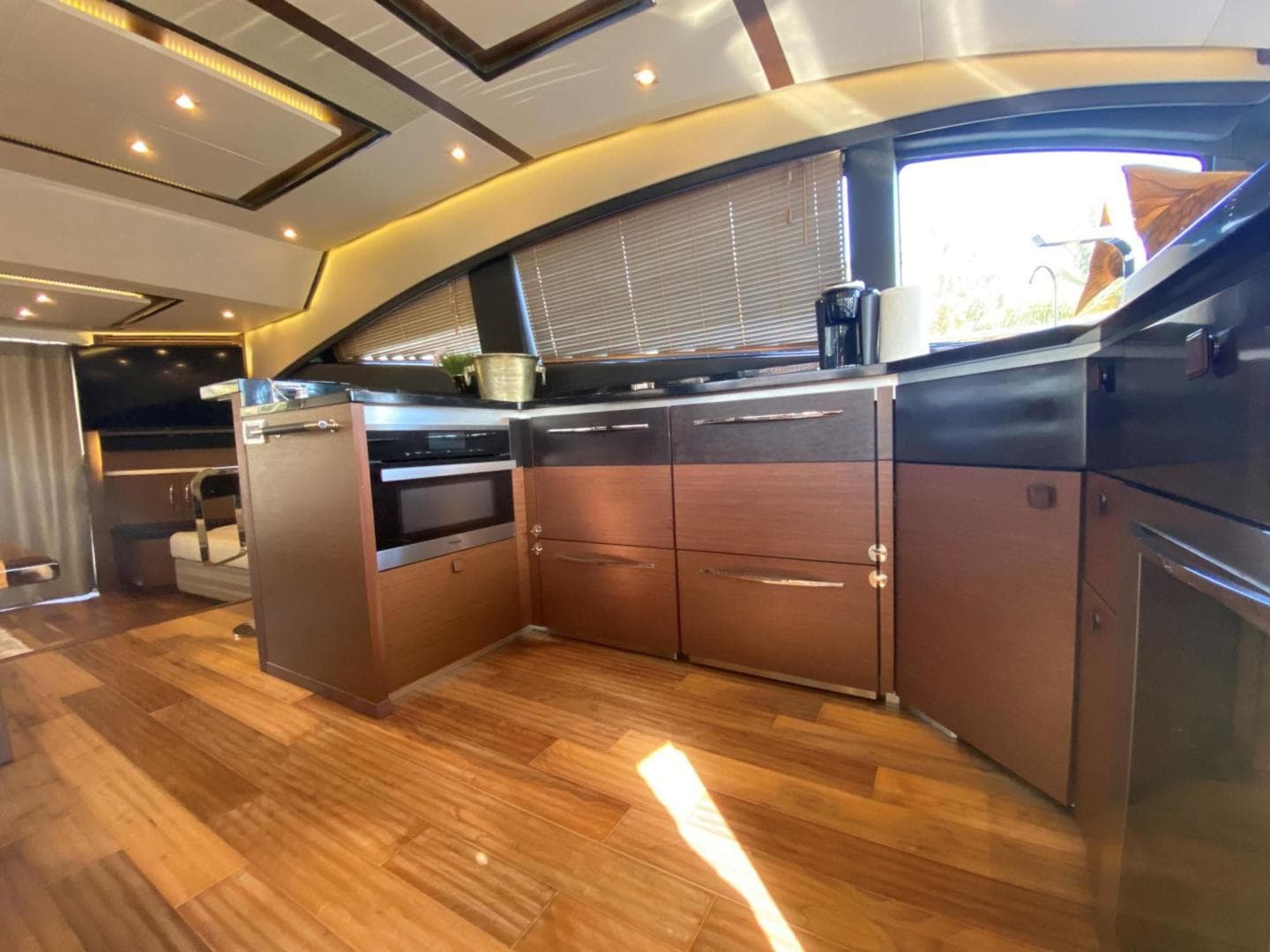 2016 Sea Ray L650 Fly — photo 10