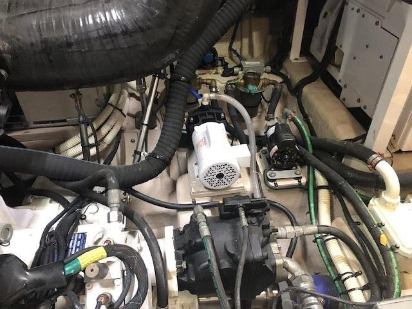 2016 Sea Ray L650 Fly — photo 32