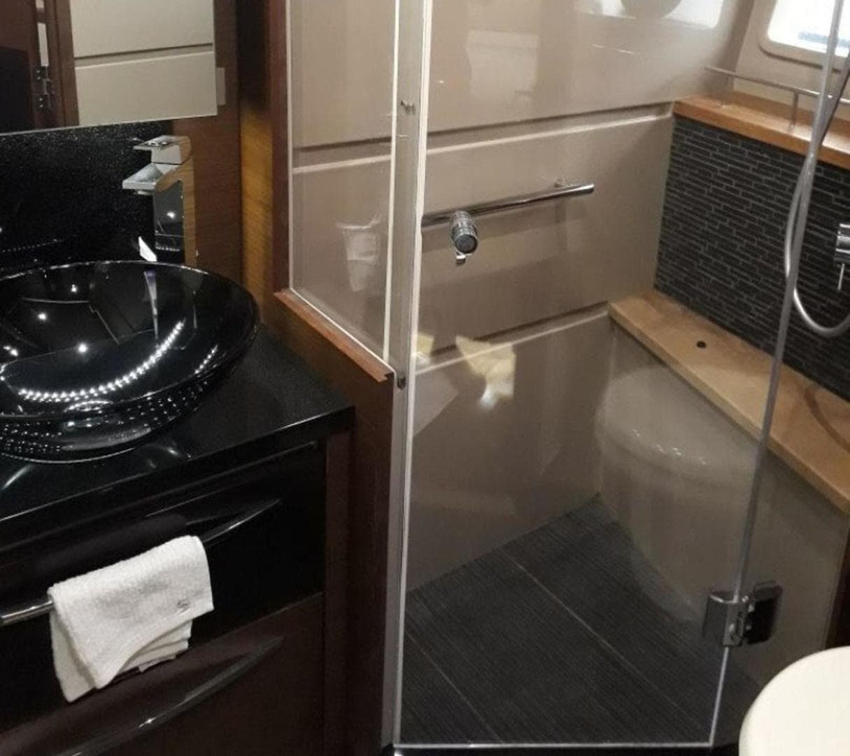 2016 Sea Ray L650 Fly — photo 25