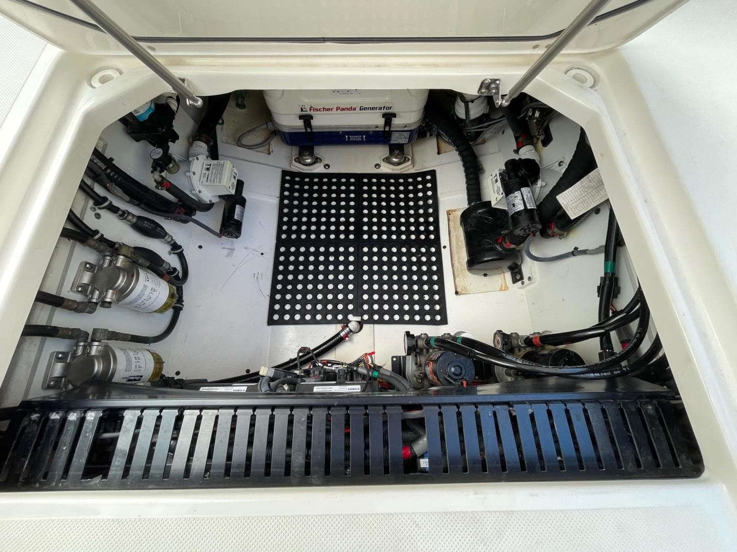 2018 Pursuit 325 DC — photo 20