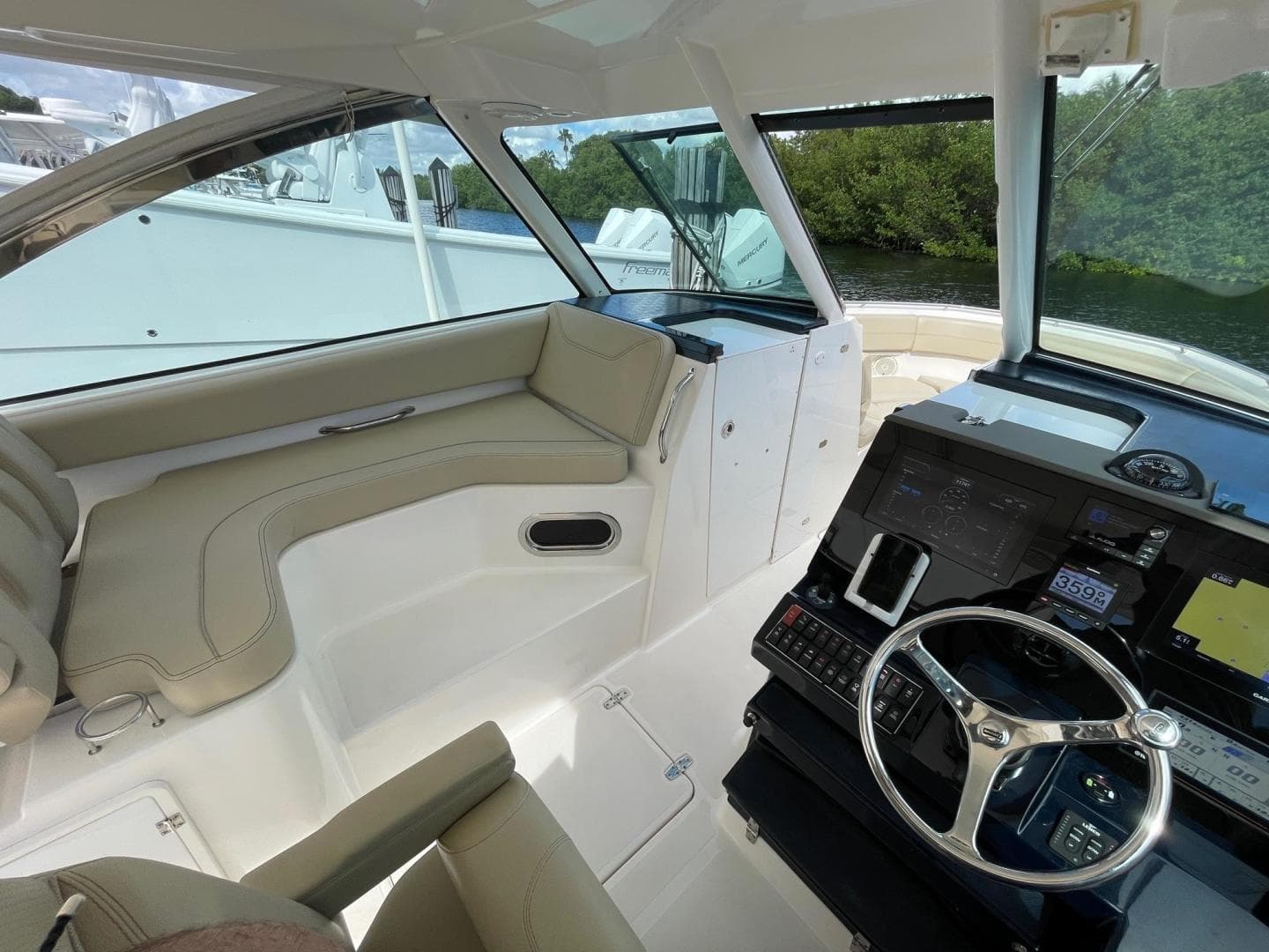 2018 Pursuit 325 DC — photo 11