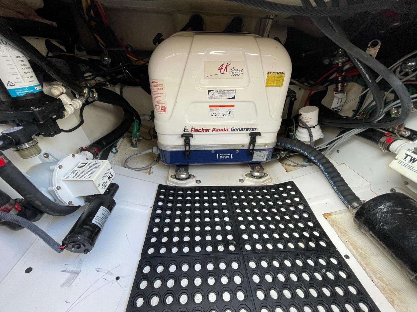 2018 Pursuit 325 DC — photo 21