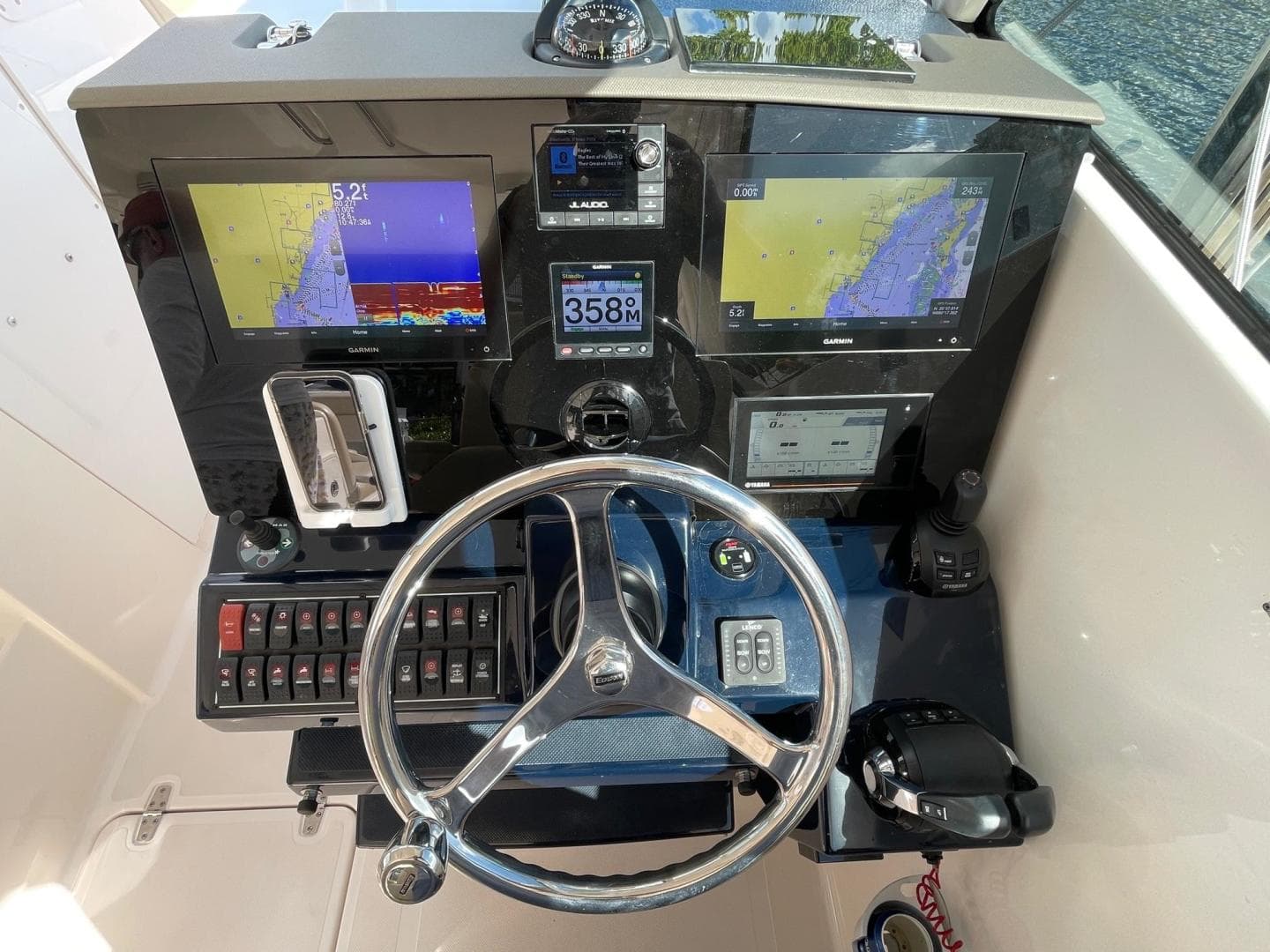 2018 Pursuit 325 DC — photo 13