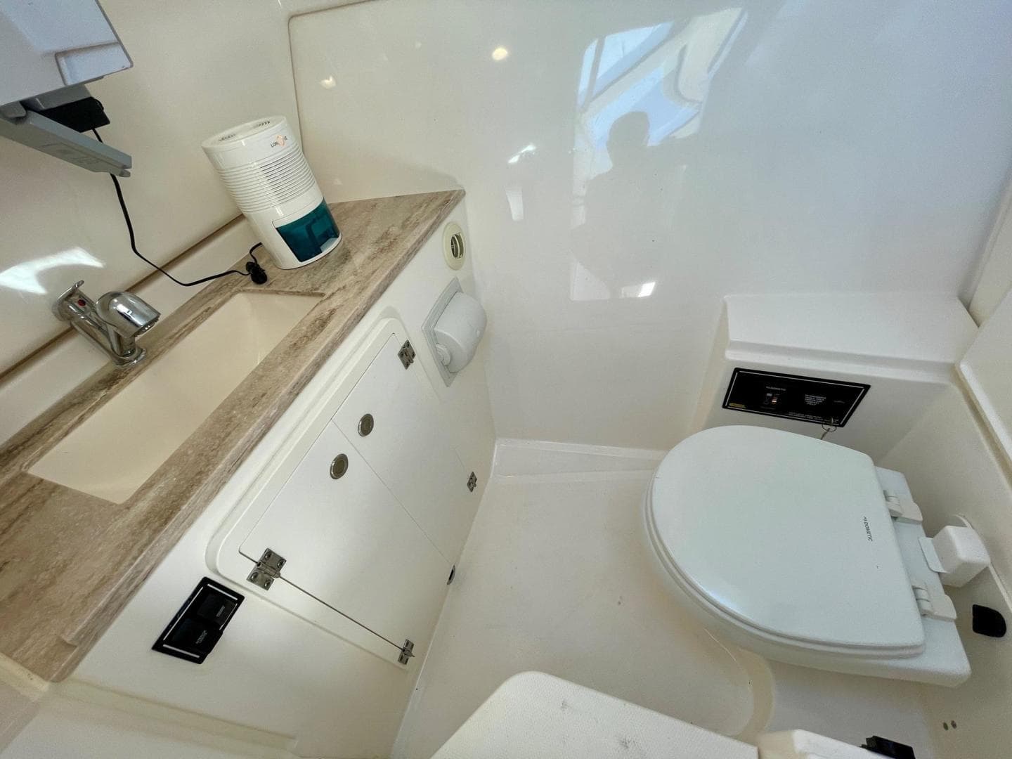 2018 Pursuit 325 DC — photo 24